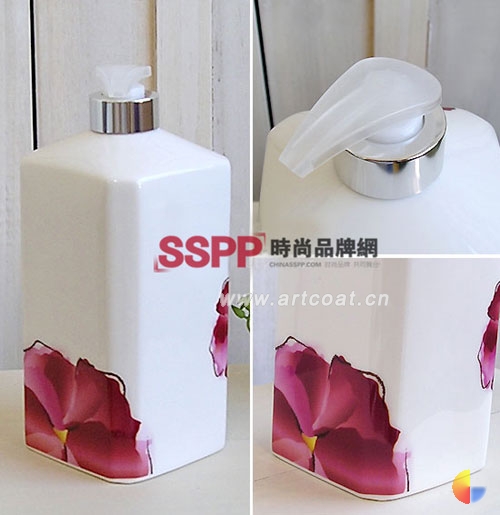 清婉惬意的印花餐具