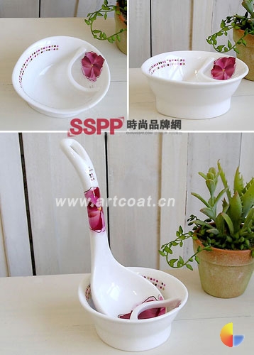 清婉惬意的印花餐具