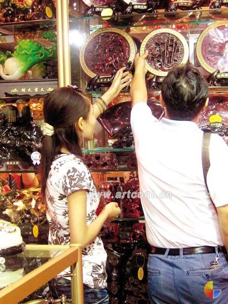 在批发市场选购家居饰品是越来越多市民的选择